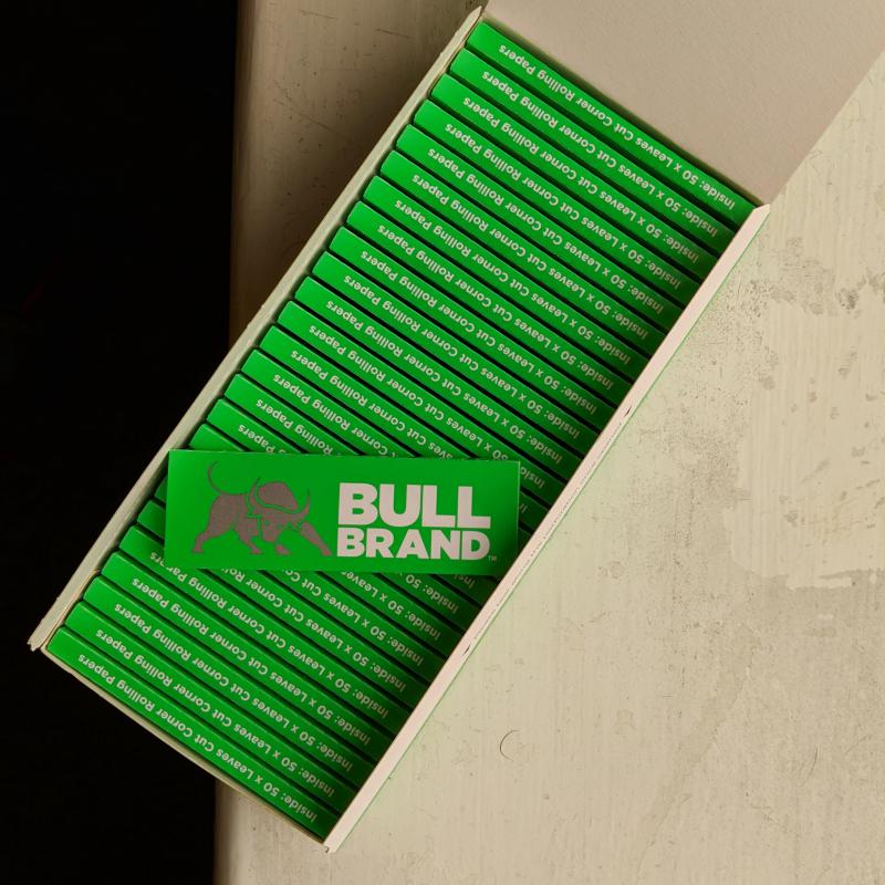 Cut Corner Rolling Papers. The Classic Green Paper From Bull Brand